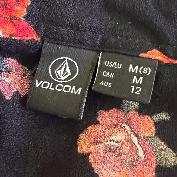 NWOT Volcom Medium Long Sleeve Roses Shirt Cutout Asymmetrical Back - Picture 8 of 10